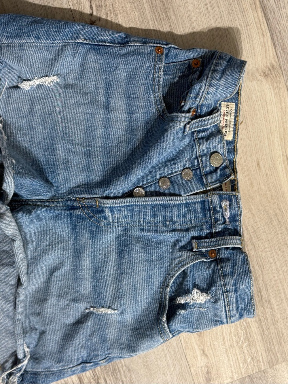 Levi’s Ribcage Short Distressed Shorts - Picture 3 of 5